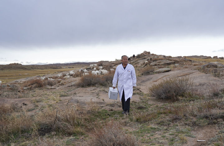 16356325_67e1639826cffcd155b71459bccd9837.jpeg 行醫邊疆愛(ài)無(wú)疆——記堅守深山牧區37載的“健康守護人”李琳-云南能投軍創(chuàng )產(chǎn)業(yè)投資有限公司