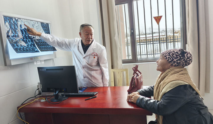 16356325_9fd1dc98573e7d772df5ad4a480cf061.jpeg 行醫邊疆愛(ài)無(wú)疆——記堅守深山牧區37載的“健康守護人”李琳-云南能投軍創(chuàng )產(chǎn)業(yè)投資有限公司