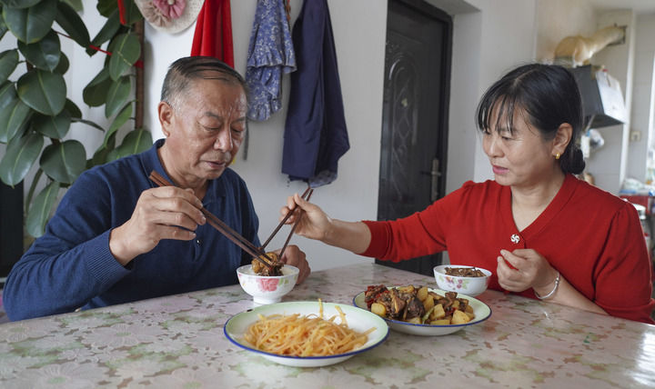 16356325_0389f664a79d074dedfa7521779d730f.jpeg 行醫邊疆愛(ài)無(wú)疆——記堅守深山牧區37載的“健康守護人”李琳-云南能投軍創(chuàng )產(chǎn)業(yè)投資有限公司