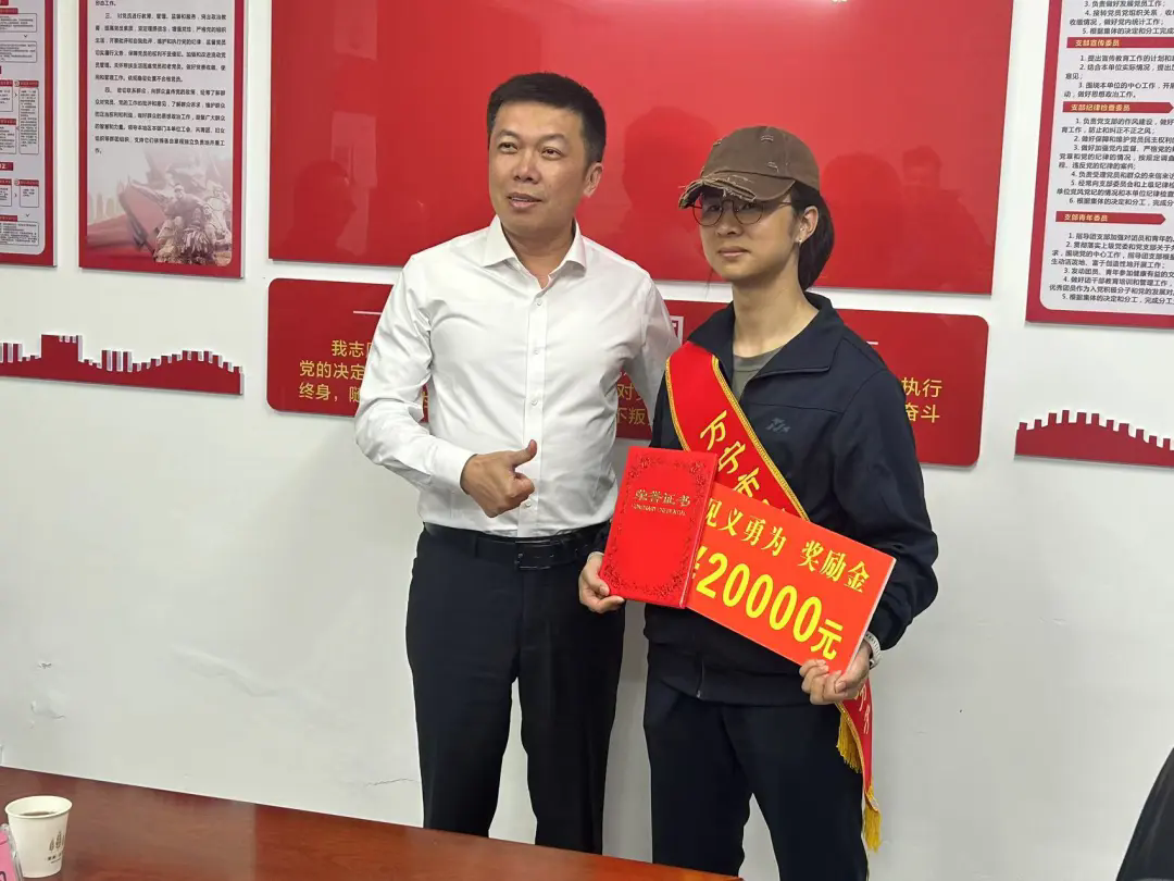 （講述·典型故事）在海南萬(wàn)寧海邊救人的“白衣小哥”是退役軍人！-云南能投軍創(chuàng  )產(chǎn)業(yè)投資有限公司